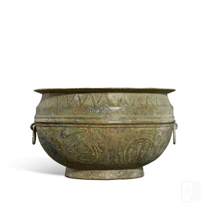 An archaic bronze 'dragon and phoenix' basin, jian, Han dynasty | 漢 青銅龍鳳紋鋪首鑑 - 图3